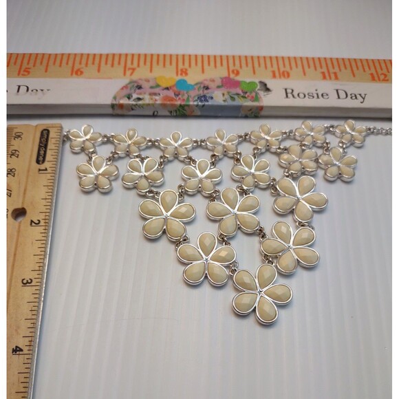 Vintage Liz Claiborne Bib Necklace Daisies Silver Tone Floral Daisy Wedding Date - Picture 2 of 7
